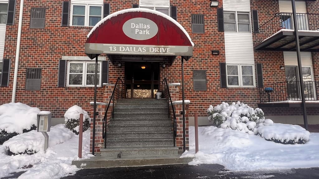 13 Dallas Dr # 305, Dracut MA 01826
