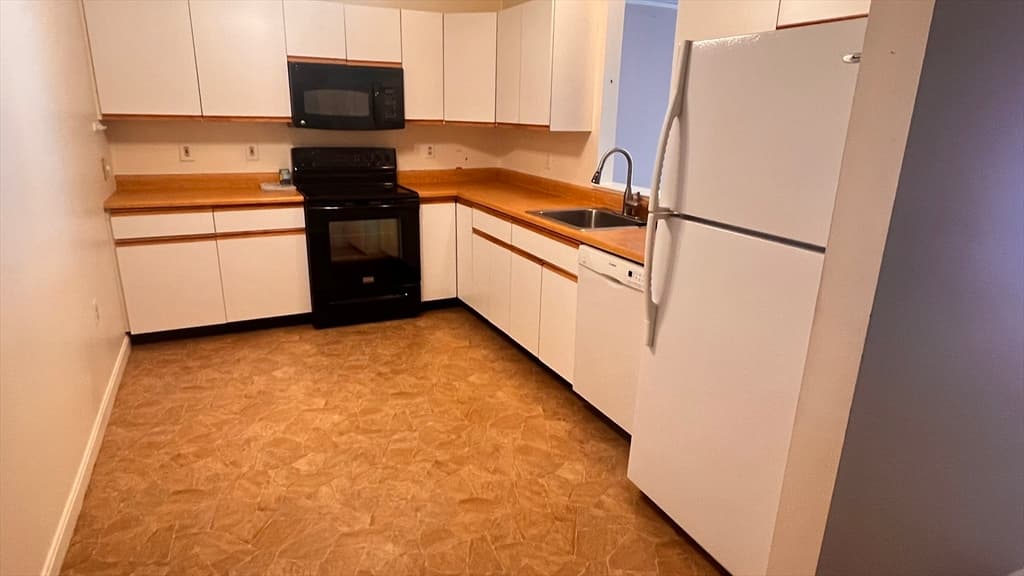 13 Dallas Dr # 305, Dracut MA 01826 photo 5
