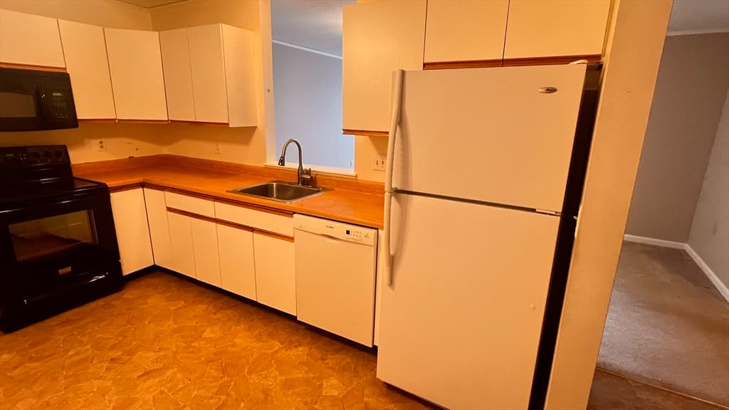 13 Dallas Dr # 305, Dracut MA 01826 photo 4