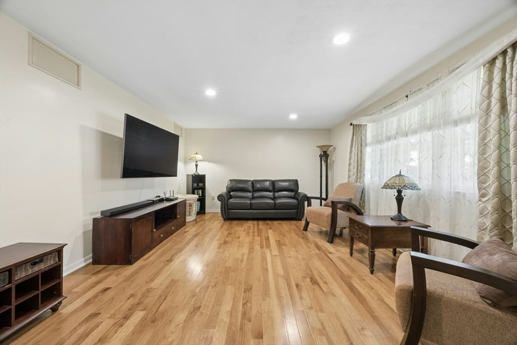 19 Hickory Drive, Worcester MA 01609 photo 5