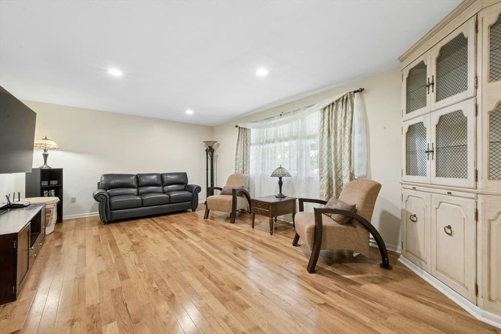19 Hickory Drive, Worcester MA 01609 photo 4