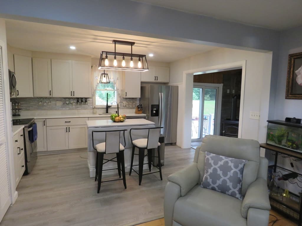 89 N High Street, Foxboro MA 02035 photo 6
