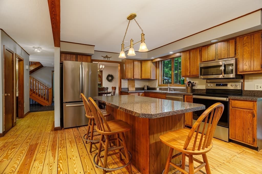 288 Granite St, Leominster MA 01453 photo 3