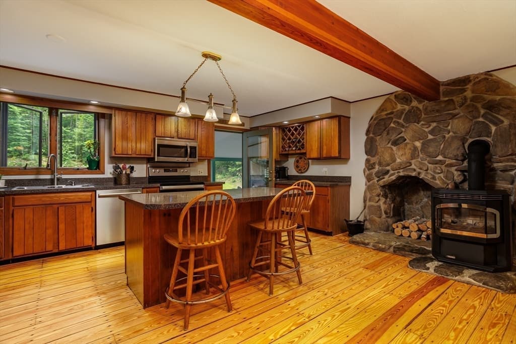 288 Granite St, Leominster MA 01453 photo 5