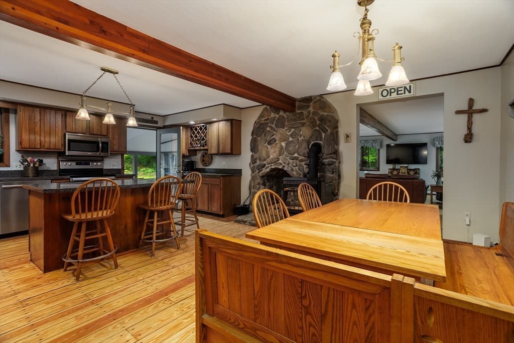 288 Granite St, Leominster MA 01453 photo 4