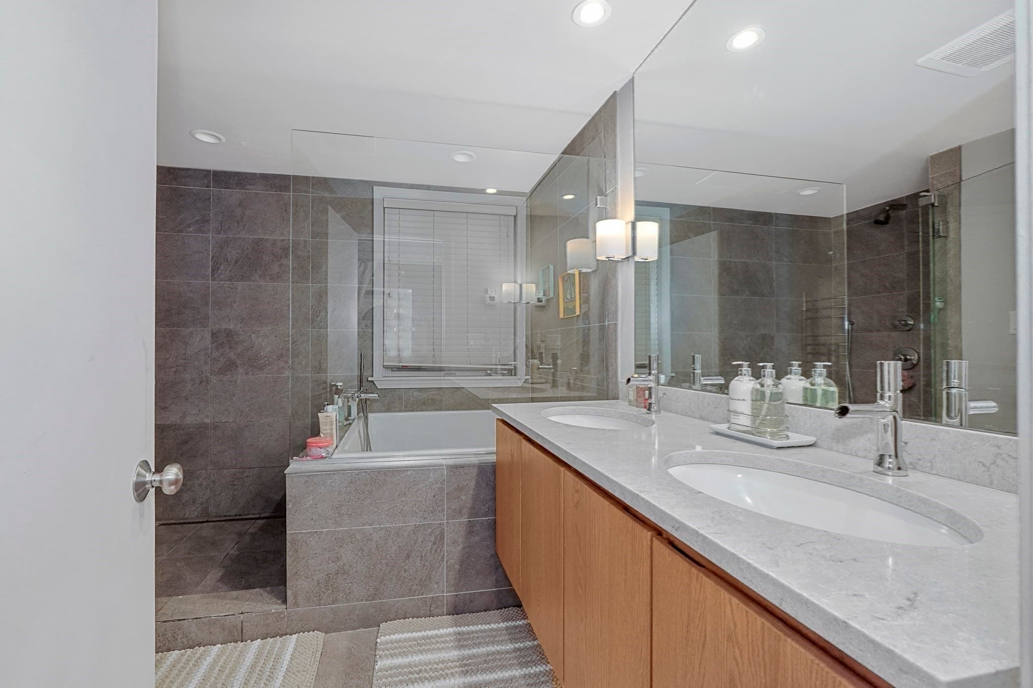 Condominium at 70 Clarendon St # A, Boston MA 02116, photo 13 of 19