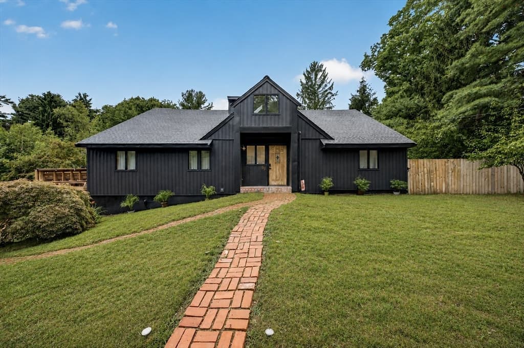 63 S Grove St, Foxboro MA 02035