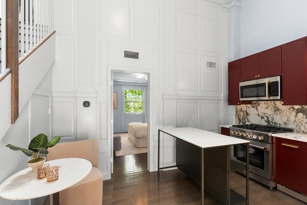 7 Crombie St # 10, Salem MA 01970