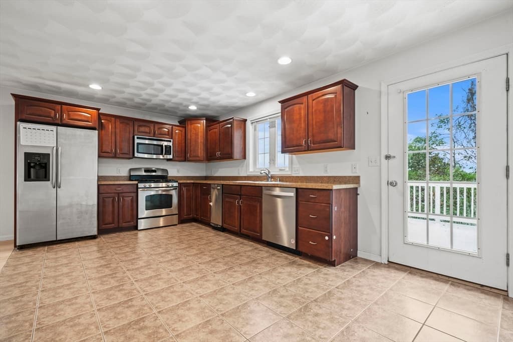 6 Fairlawn, Burlington MA 01803 photo 3