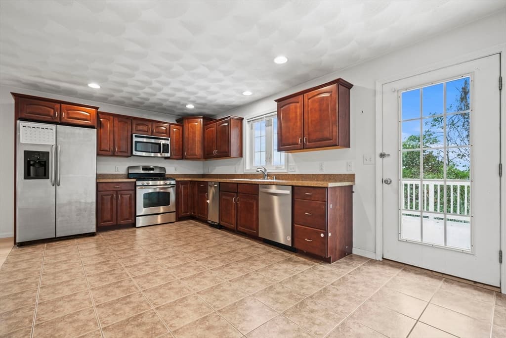 6 Fairlawn, Burlington MA 01803 photo 2