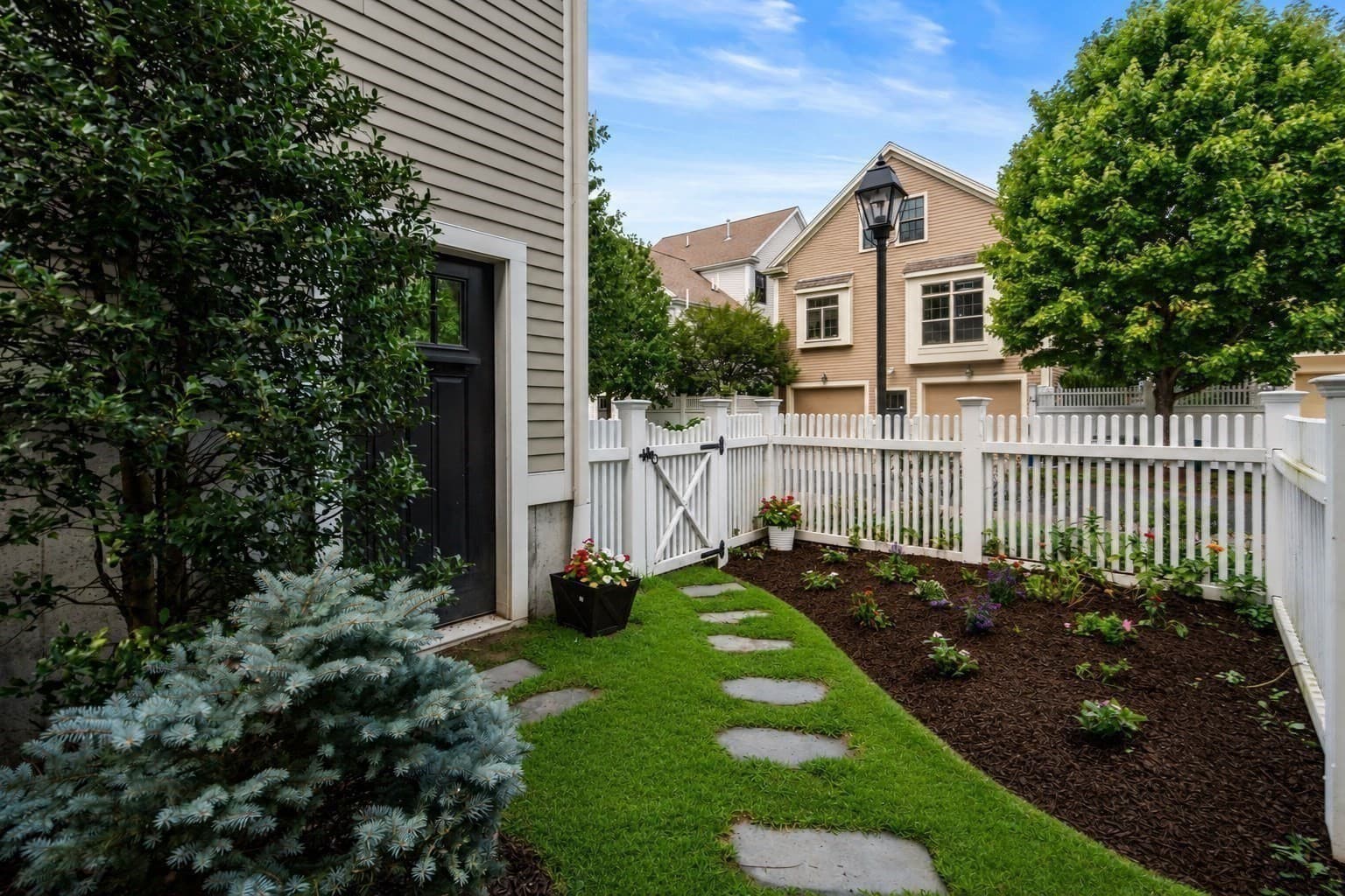 Condominium at 32 Maple Lane # 32, Medfield MA 02052, Medfield, photo 35 of 41