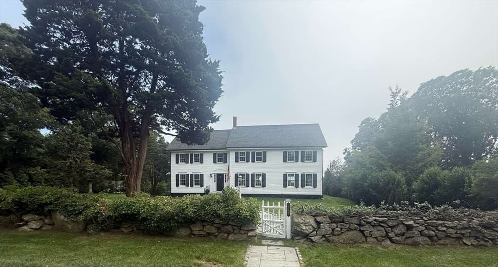 512 River Road, Westport MA 02790