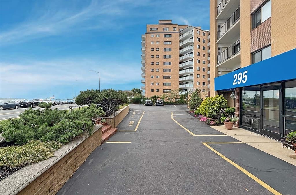295 Lynn Shore Dr # 104, Lynn MA 01902 photo 2