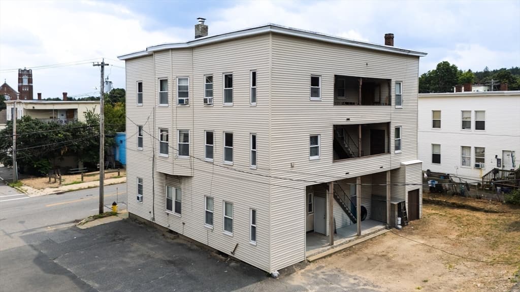 52 Bemis Rd, Fitchburg MA 01420