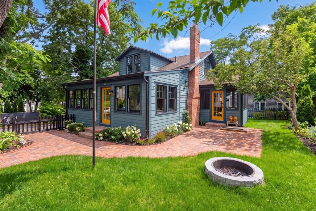 21 Brewster Street, Provincetown MA 02657