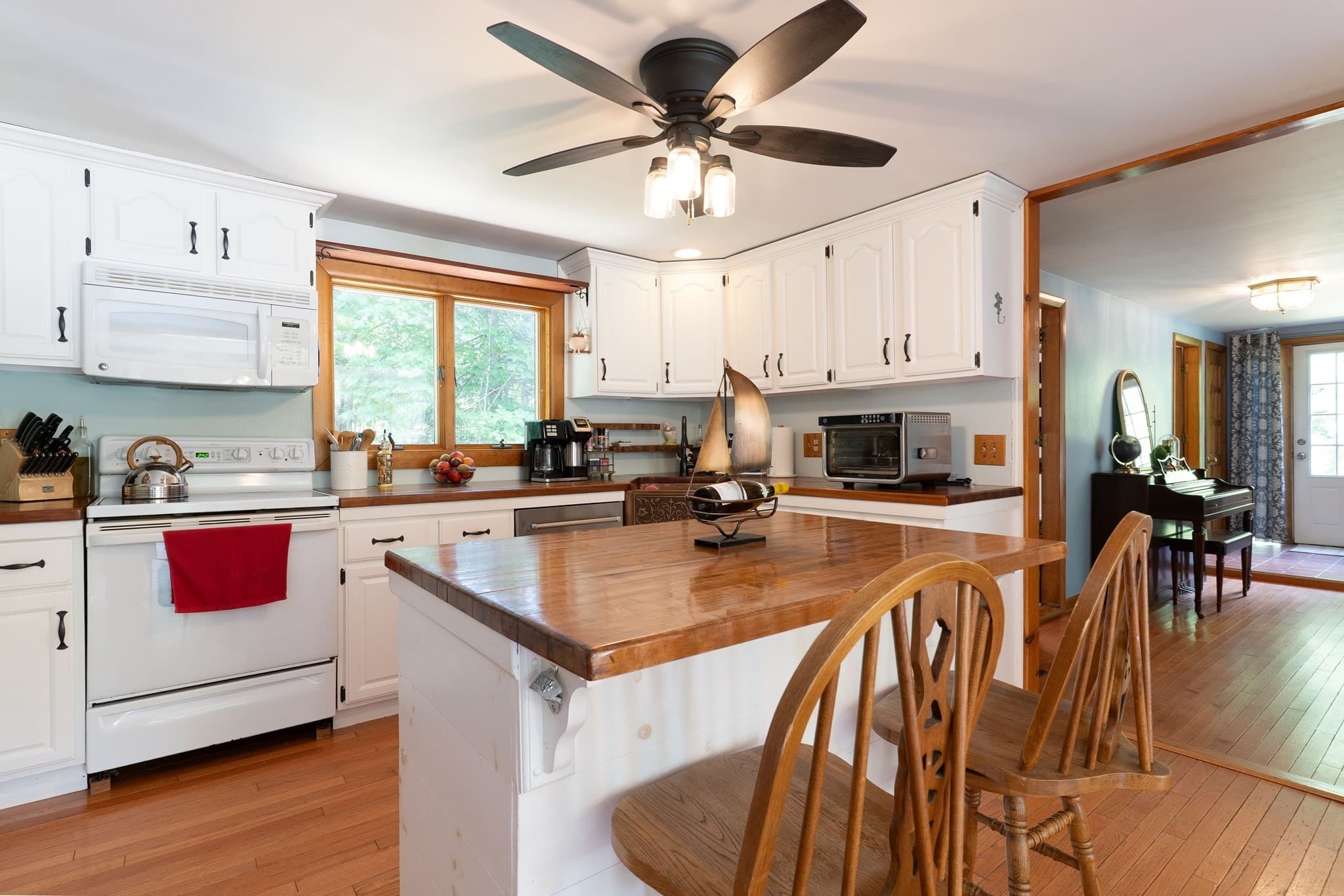 Single Family Residence at 31 Little Alum Rd, Brimfield MA 01010, Brimfield, photo 8 of 42