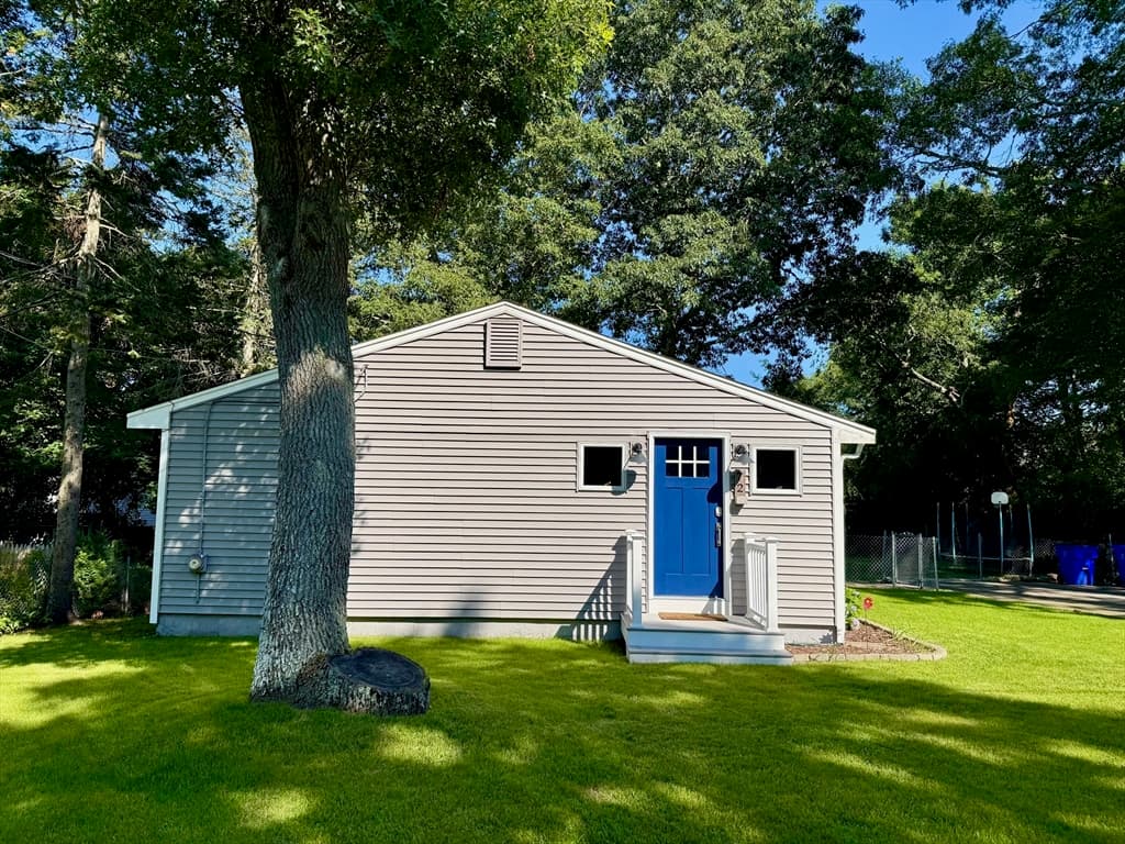 72 Handy Rd, Bourne MA 02559