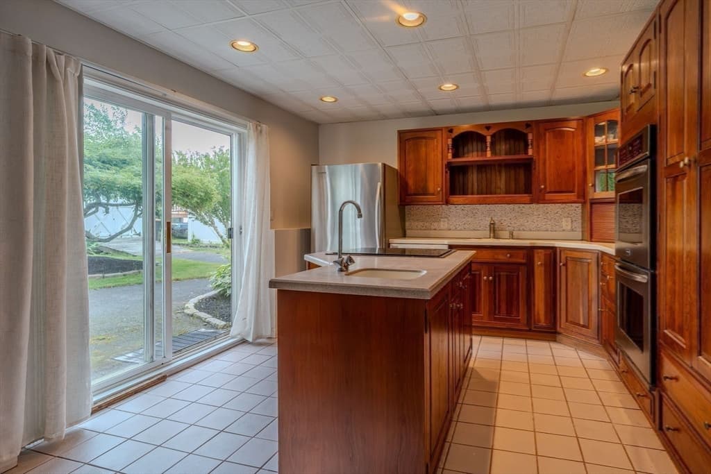 360 Perron Ave, Somerset MA 02726 photo 23