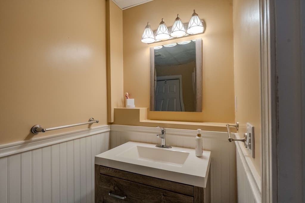360 Perron Ave, Somerset MA 02726 photo 27