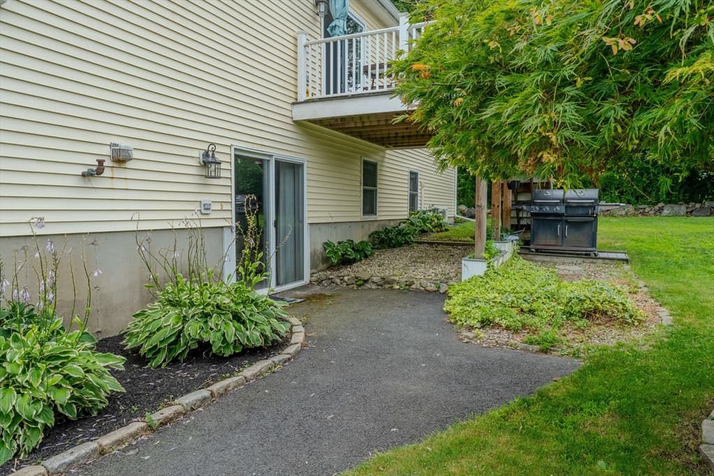 360 Perron Ave, Somerset MA 02726 photo 34