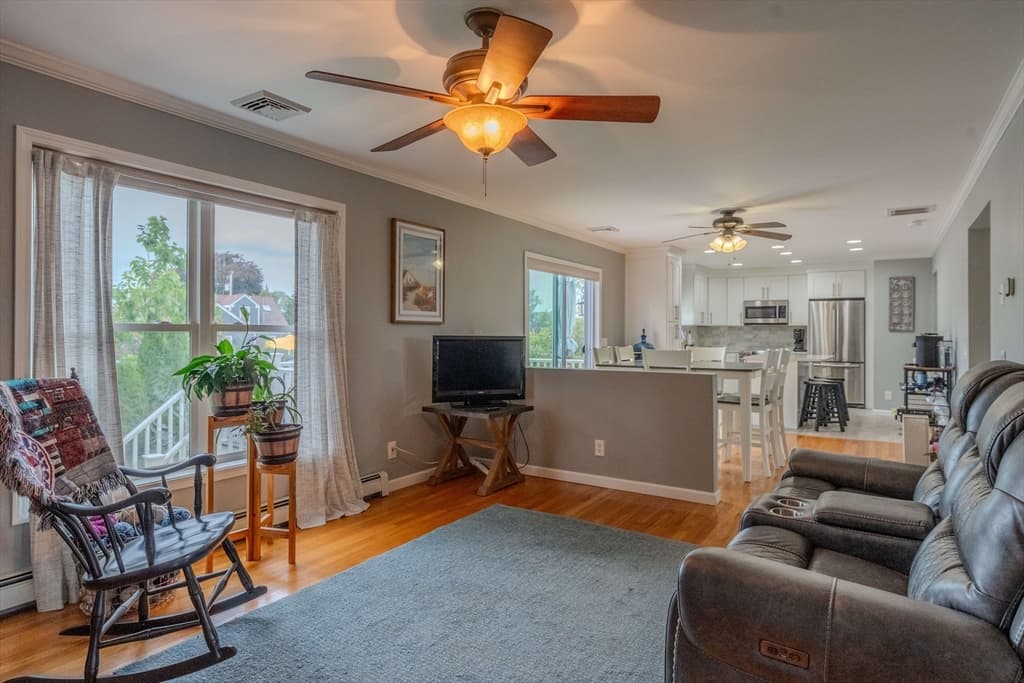 360 Perron Ave, Somerset MA 02726 photo 10