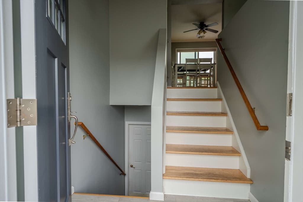360 Perron Ave, Somerset MA 02726 photo 4