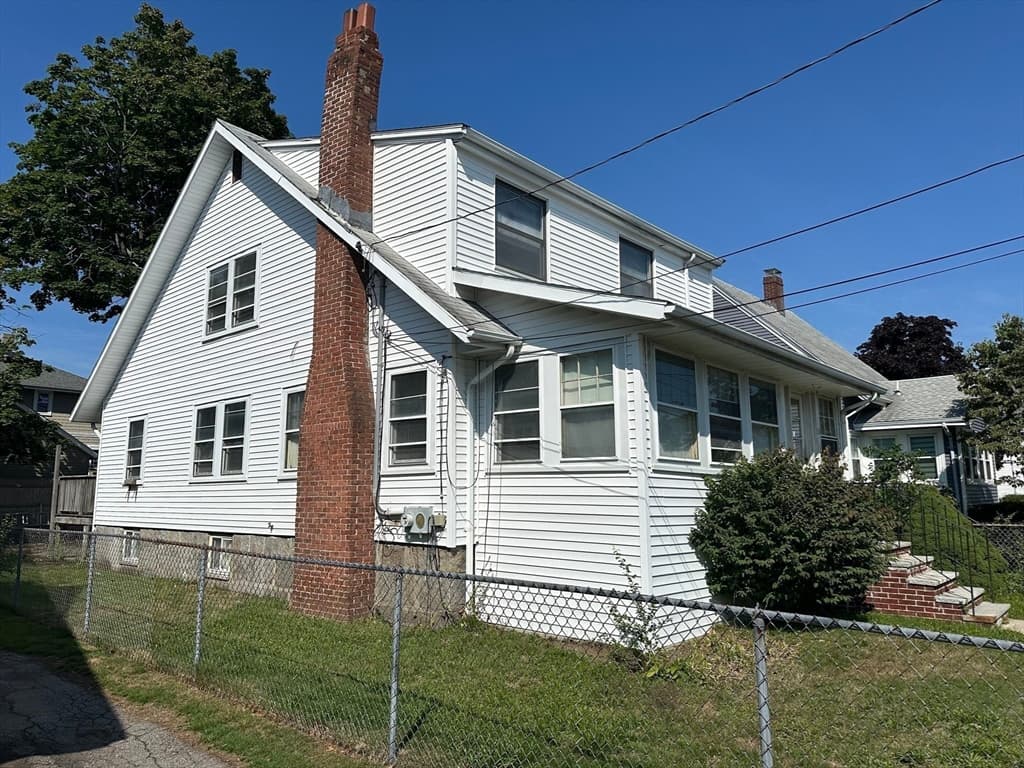 131 Farrington St, Quincy MA 02170 photo 2