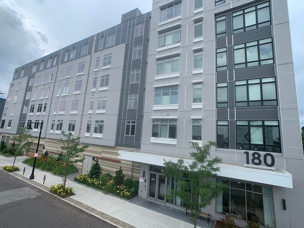 180 Telford St # 213, Boston MA 02135