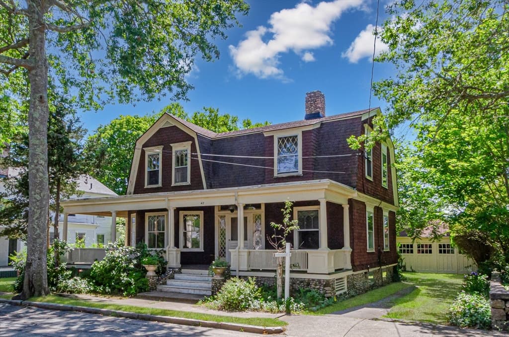 43 Main St, Mattapoisett MA 02739