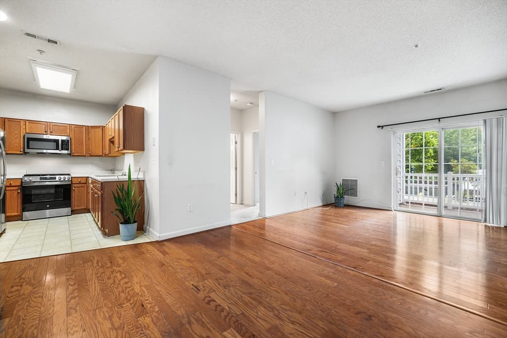 21 Hampshire Road # 105, Methuen MA 01844 photo 2