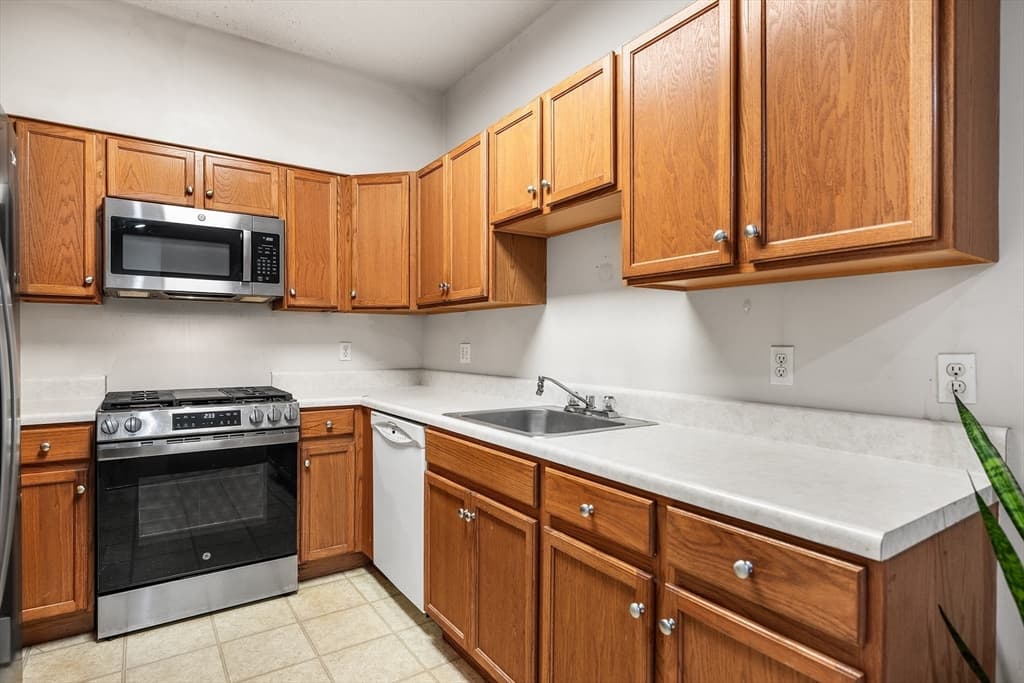 21 Hampshire Road # 105, Methuen MA 01844 photo 8