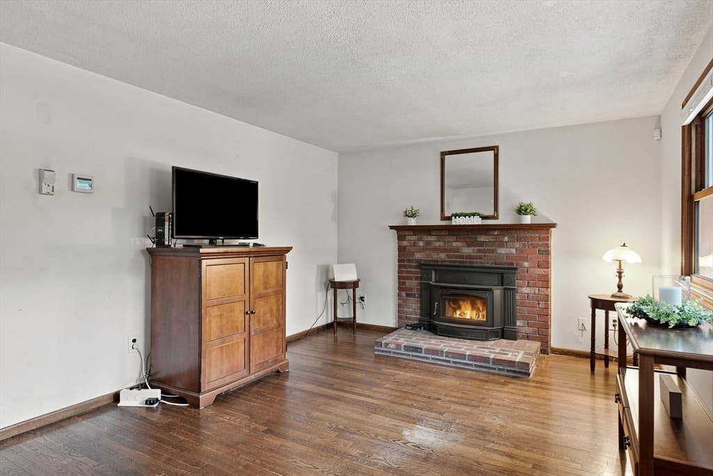 19 Pembroke St, Marlborough MA 01752 photo 6