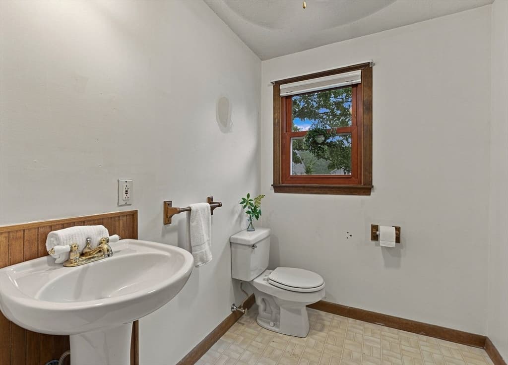 19 Pembroke St, Marlborough MA 01752 photo 16