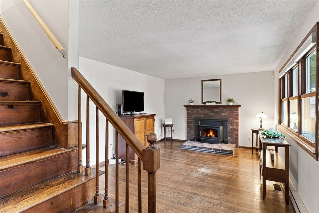 19 Pembroke St, Marlborough MA 01752 photo 3