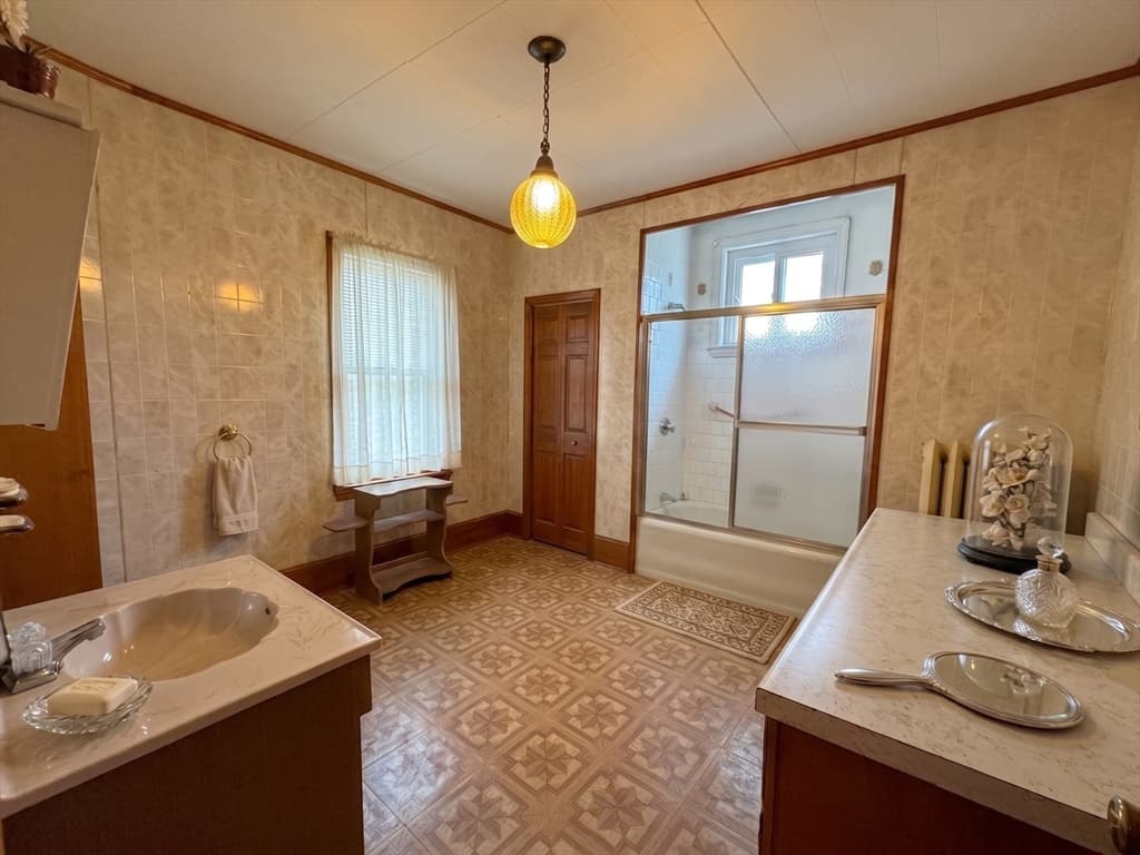 124 Clara St, New Bedford MA 02744 photo 7