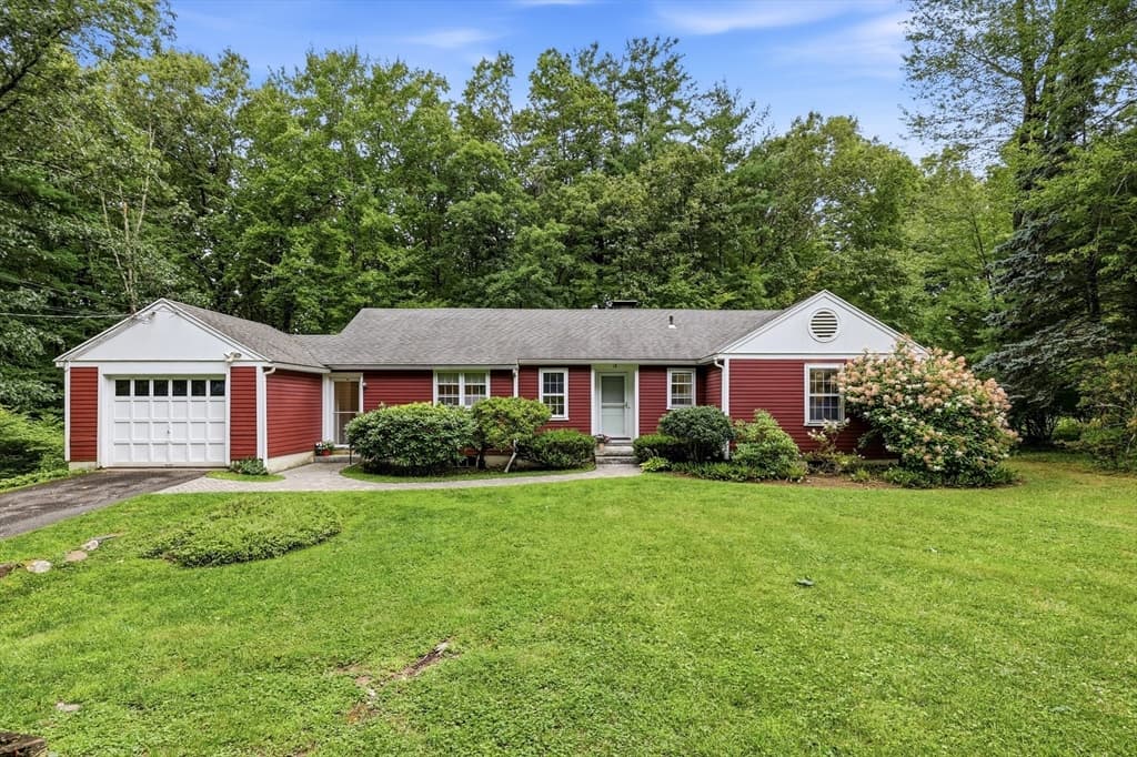 18 Red Gate Ln, Amherst MA 01002