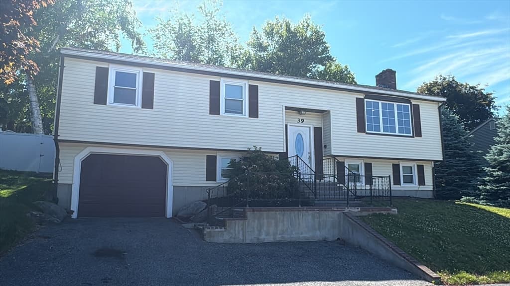 39 Westport Rd, Worcester MA 01605