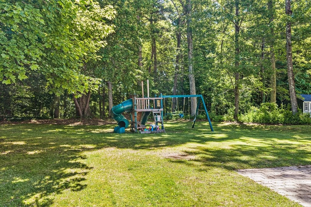 Single Family Residence at 779 Oxford St S, Auburn MA 01501, Auburn, photo 23 of 30