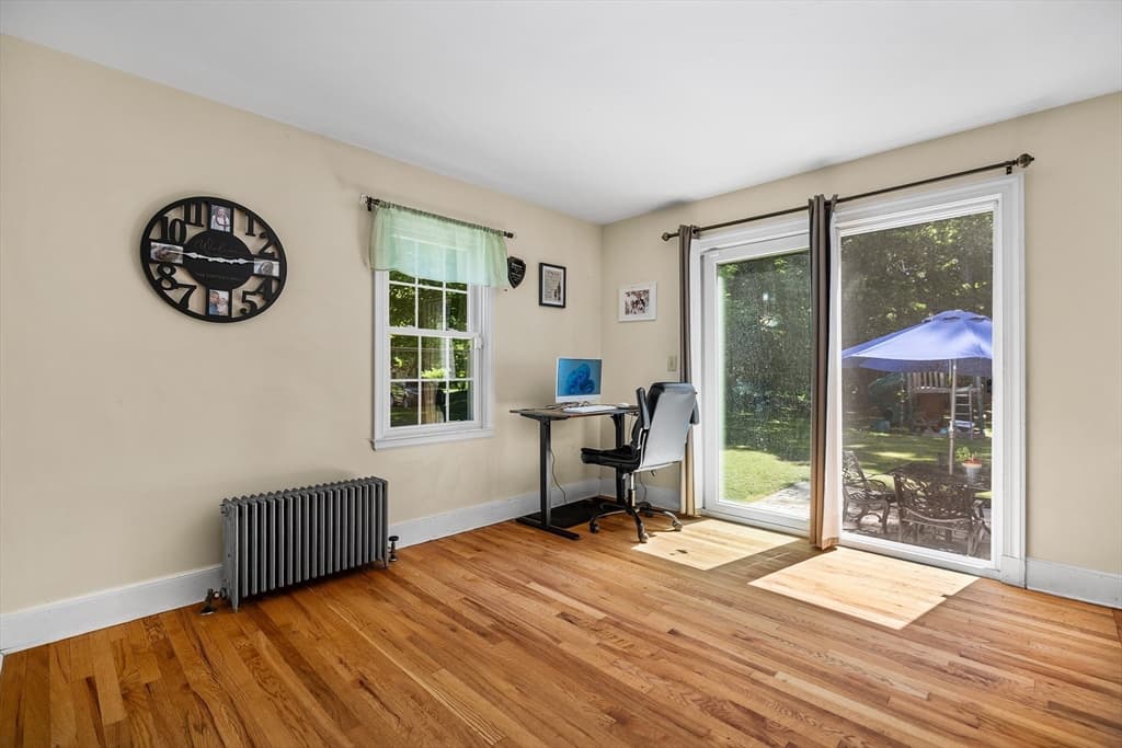 Single Family Residence at 779 Oxford St S, Auburn MA 01501, Auburn, photo 6 of 30