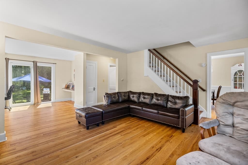 Single Family Residence at 779 Oxford St S, Auburn MA 01501, Auburn, photo 3 of 30