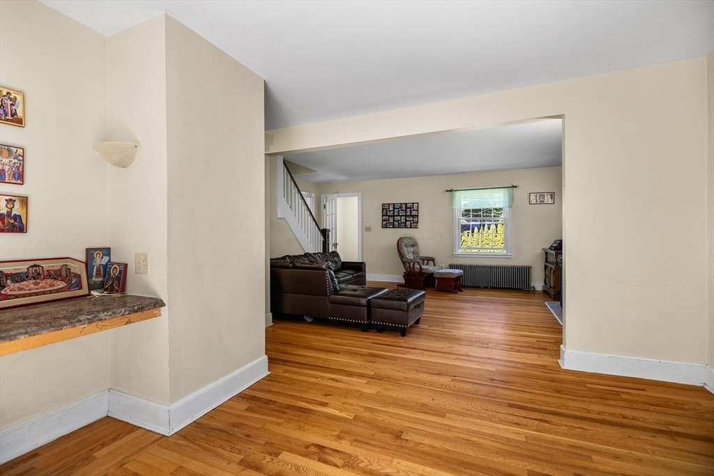 Single Family Residence at 779 Oxford St S, Auburn MA 01501, Auburn, photo 5 of 30