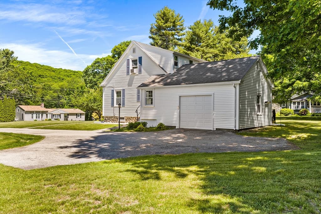 Single Family Residence at 779 Oxford St S, Auburn MA 01501, Auburn, photo 24 of 30
