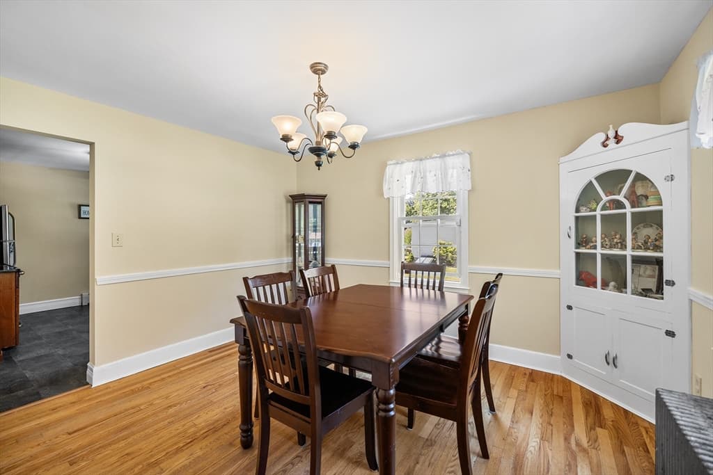 Single Family Residence at 779 Oxford St S, Auburn MA 01501, Auburn, photo 11 of 30