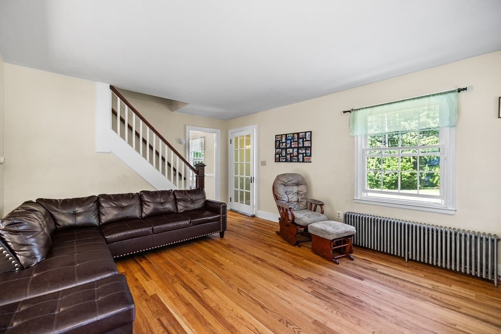 Single Family Residence at 779 Oxford St S, Auburn MA 01501, Auburn, photo 4 of 30