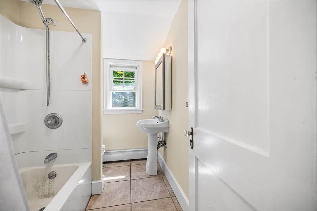 Single Family Residence at 779 Oxford St S, Auburn MA 01501, Auburn, photo 21 of 30