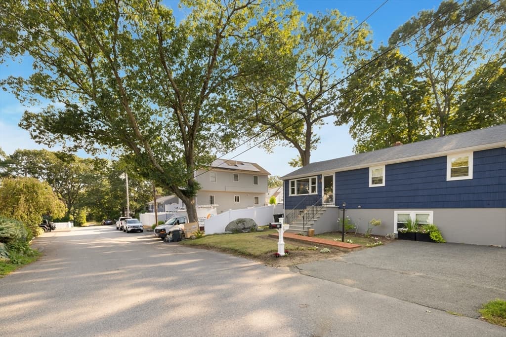 29 Clinton Ave, Saugus MA 01906 photo 2