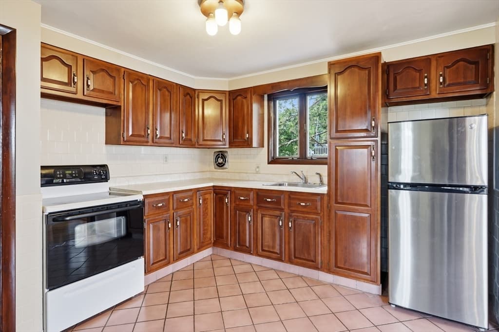 6 Devine Rd, Randolph MA 02368 photo 9