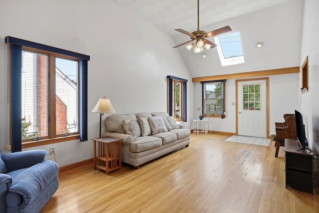 6 Devine Rd, Randolph MA 02368 photo 4