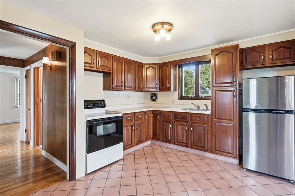 6 Devine Rd, Randolph MA 02368 photo 8
