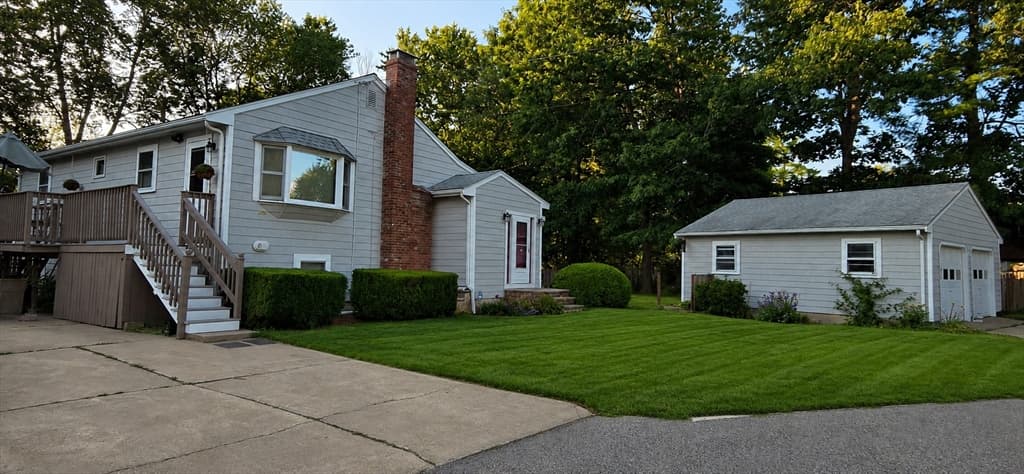 40 Border Rd, Holbrook MA 02343 photo 3